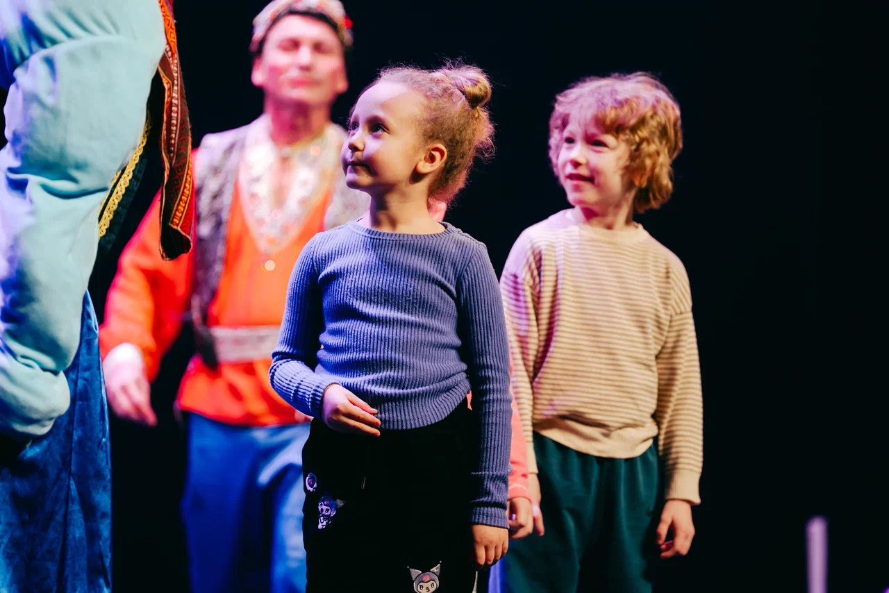 Волшебство на сцене «Октября»: Аладдин и его друг Джин подарили зрителям незабываемые впечатления!